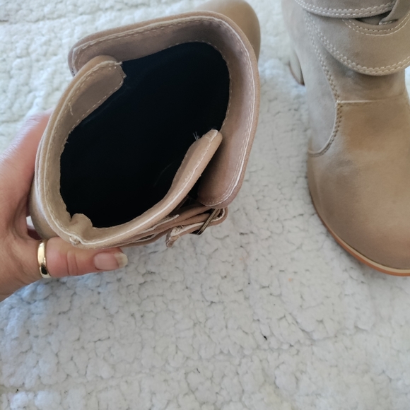 Cute strappy tan booties - Picture 2 of 10